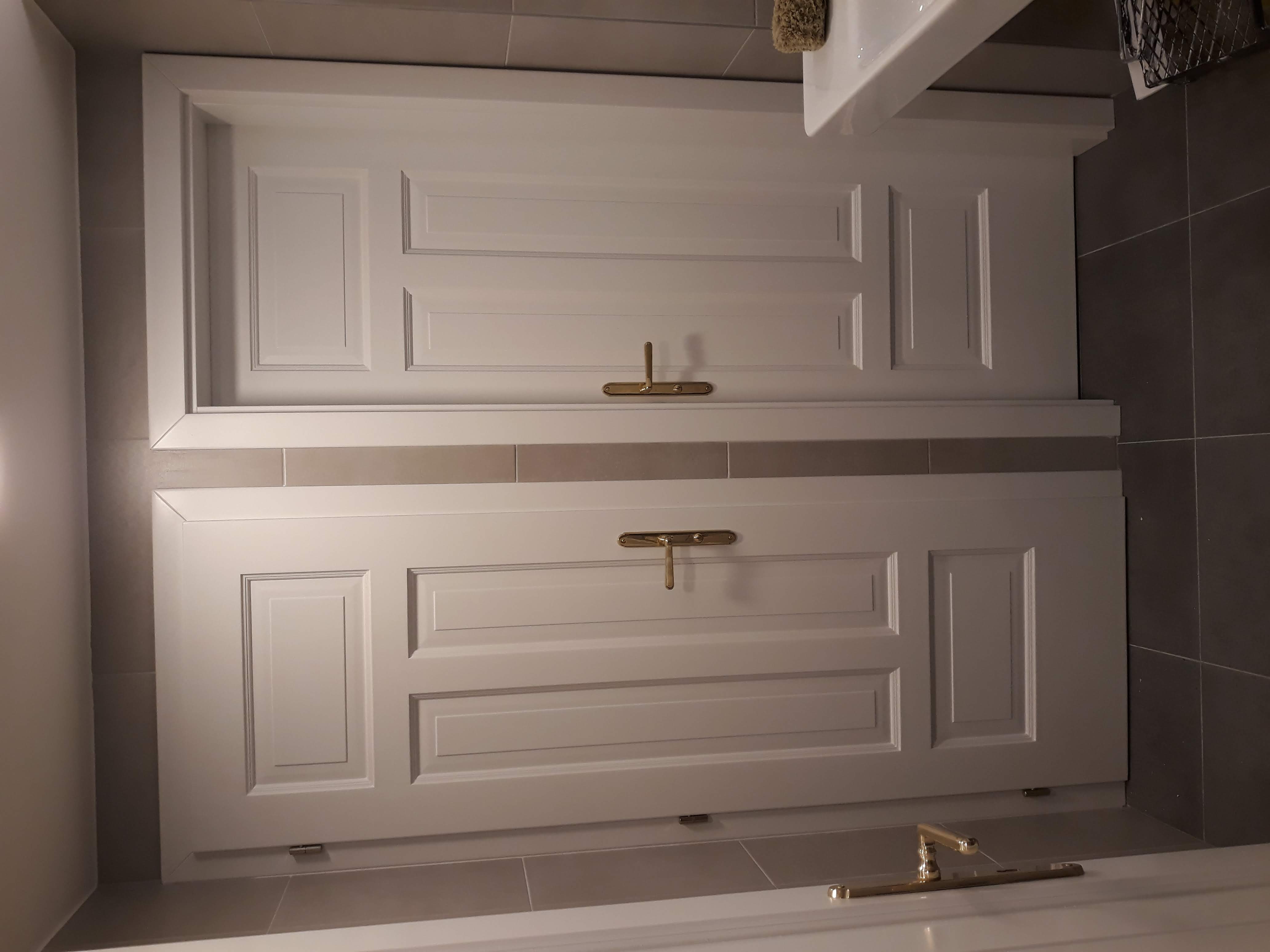 Interiérové dveře včetně obložkových zárubní-masív smrk+povrchová úprava bílý polyuretan. 